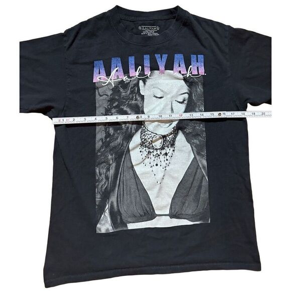 Aaliyah graphic tee shirt women’s sz M - Picture 6 of 6